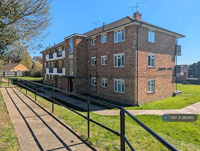 2 Bedroom Flat To Rent In Felcote House, Reigate, RH2