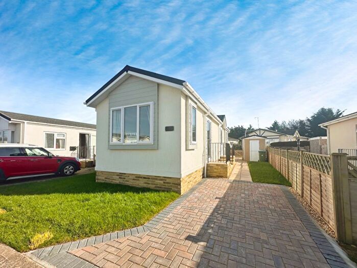 2 Bedroom Mobile/park Home For Sale In Climping Park, Bognor Road, Climping, Littlehampton, BN17