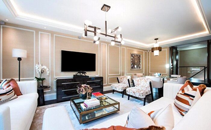 3 Bedroom Flat To Rent In Prince Of Wales Terrace, Kensington, London, W8