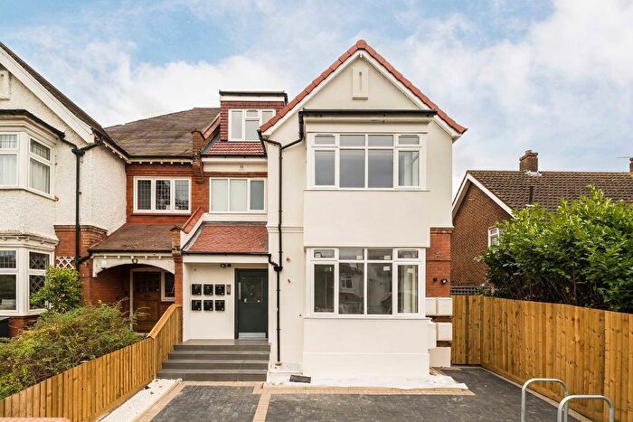 2 Bedroom Flat To Rent In Woodbourne Avenue, Streatham, SW16