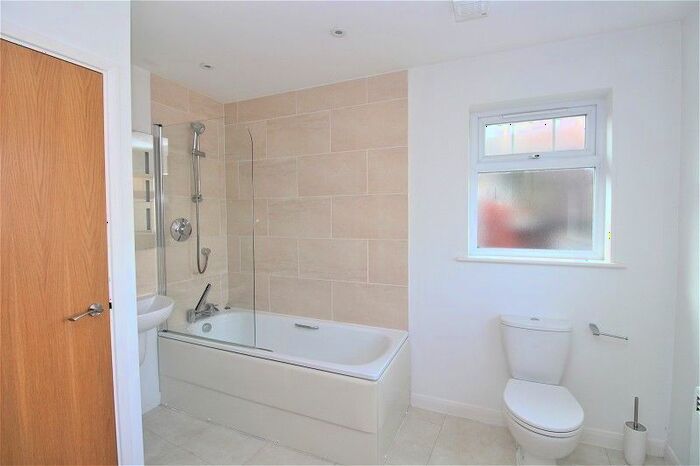 1 Bedroom Flat To Rent In Cantelupe Road, East Grinstead, West Sussex., RH19
