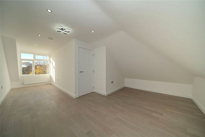3 Bedroom End Of Terrace House For Sale In Chertsey, Surrey, KT16