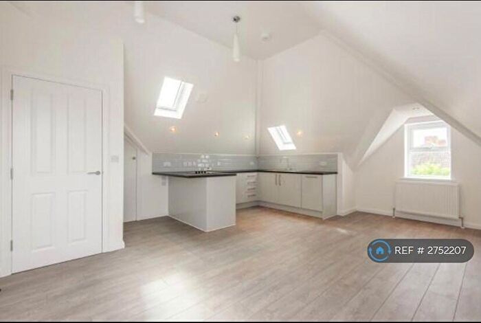 1 Bedroom Flat To Rent In Mayville Avenue, Bristol, BS34