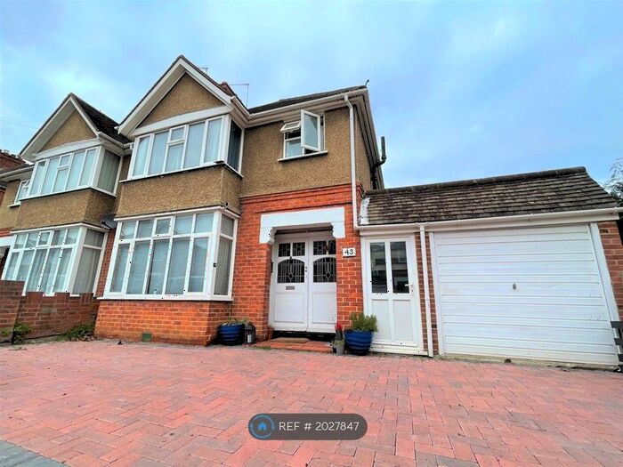 3 Bedroom Semi-Detached House To Rent In Boston Avenue, Reading, RG1