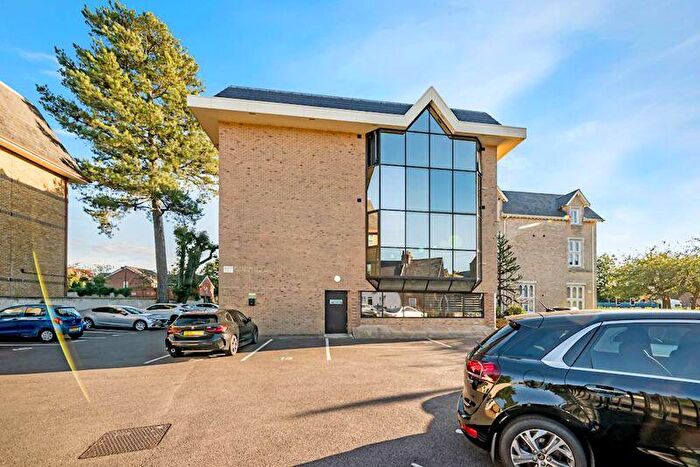 2 Bedroom Flat To Rent In Churchill House, London Road, Slough, SL3
