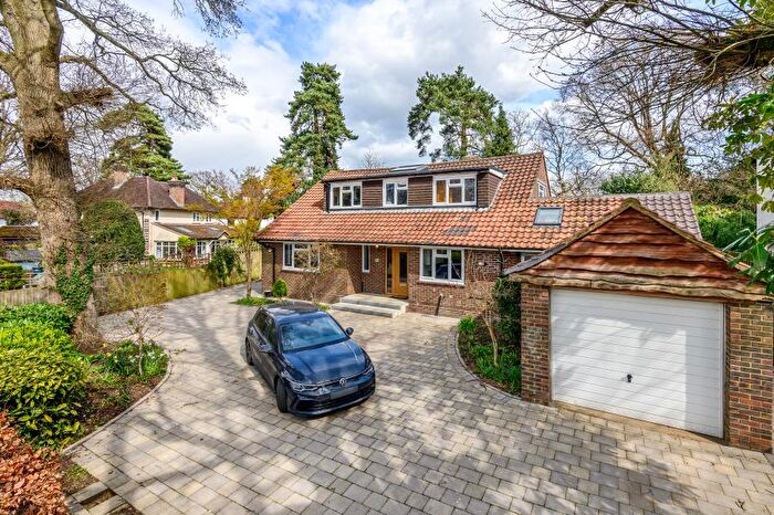 4 Bedroom Detached House To Rent In Woking, Surrey, GU22