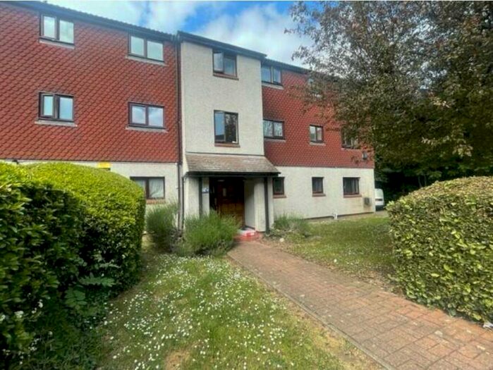 Studio To Rent In Waymans Court, Aveley, RM15