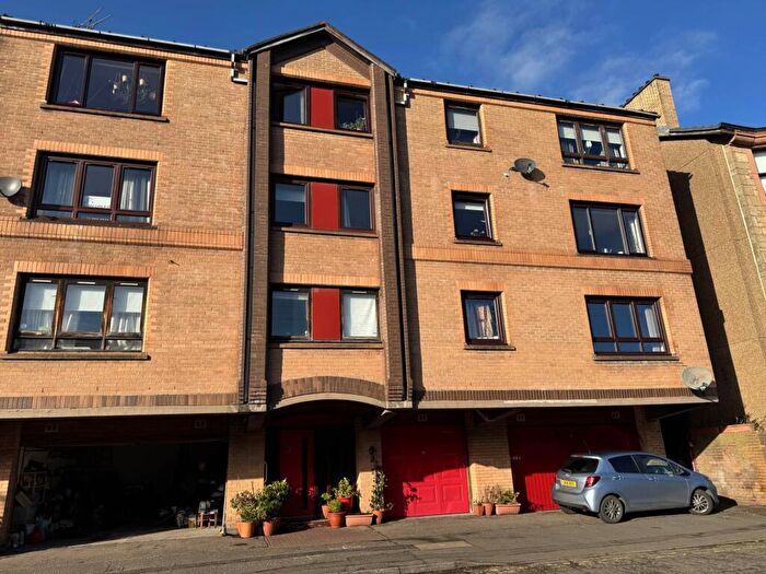 2 Bedroom Flat To Rent In Baker Street, Shawlands, G41