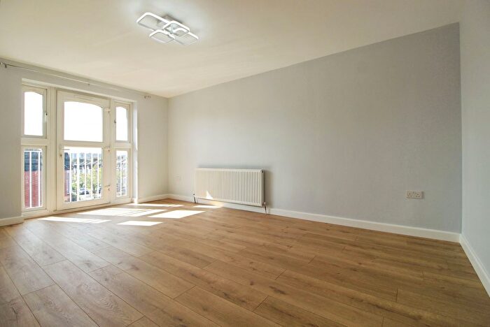 2 Bedroom Flat To Rent In Chiltern Court, Buckingham Road, Harrow, HA1