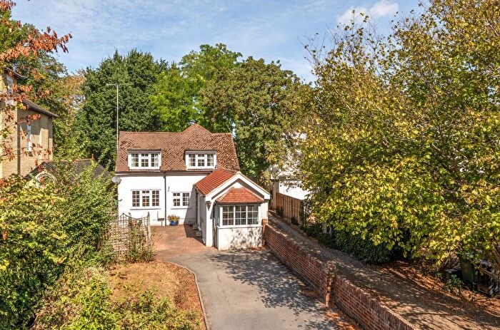 3 Bedroom Detached House For Sale In Walton-On-Thames, Surrey, KT12
