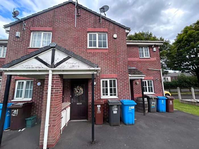 2 Bedroom Flat To Rent In Fern Common, Shaw, Oldham, OL2