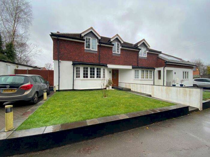 3 Bedroom Semi-Detached House To Rent In Westfield, GU22