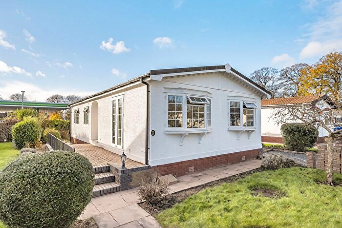 2 Bedroom Mobile/park Home For Sale In Cosford Park, Albrighton, Wolverhampton, West Midlands, WV7