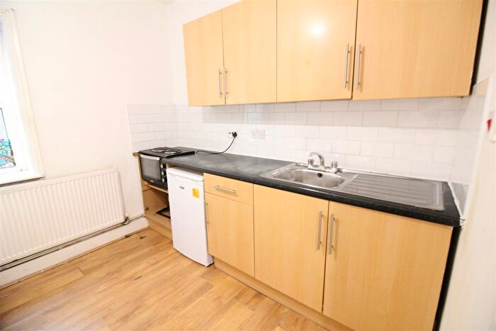 Studio To Rent In Hanger Lane, London, W5