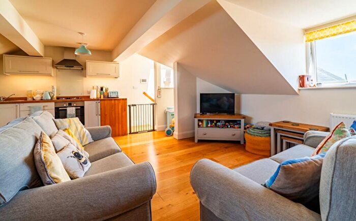 1 Bedroom Flat For Sale In Marine Parade, Tywyn, LL36