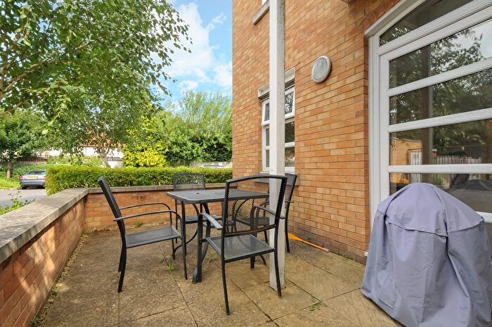 2 Bedroom Flat To Rent In The Quadrant, Rickmansworth, WD3