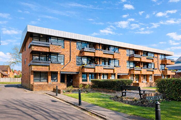 1 Bedroom Apartment For Sale In Holmes Court, Carlisle Avenue, St Albans, Hertfordshire, AL3