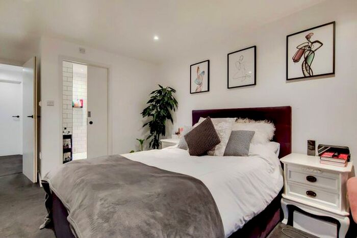 2 Bedroom Flat To Rent In Westminster Bridge Road, Waterloo, London, SE1
