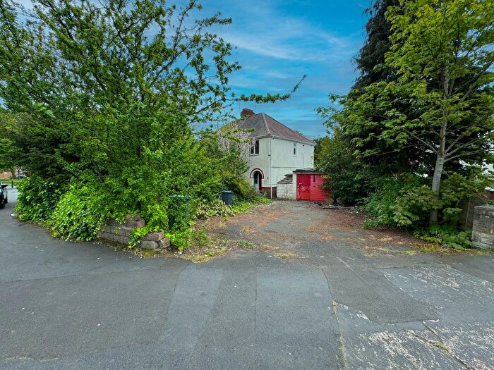 3 Bedroom Semi-Detached House For Sale In Coppice Lane, Willenhall, WV12