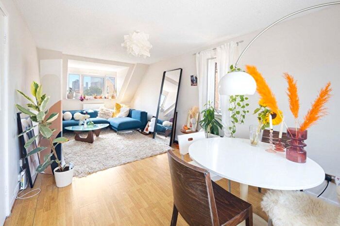 2 Bedroom Flat To Rent In Bow Road, Bow, London, E3