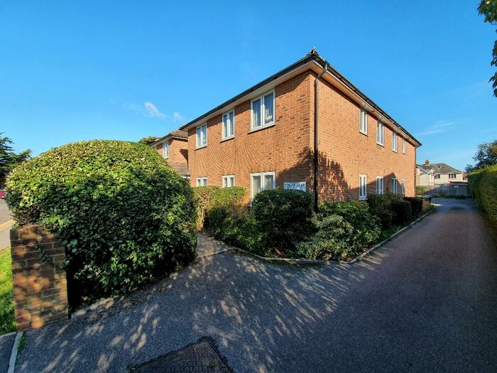 2 Bedroom Ground Flat To Rent In Barrack Road, Christchurch, Dorset, BH23