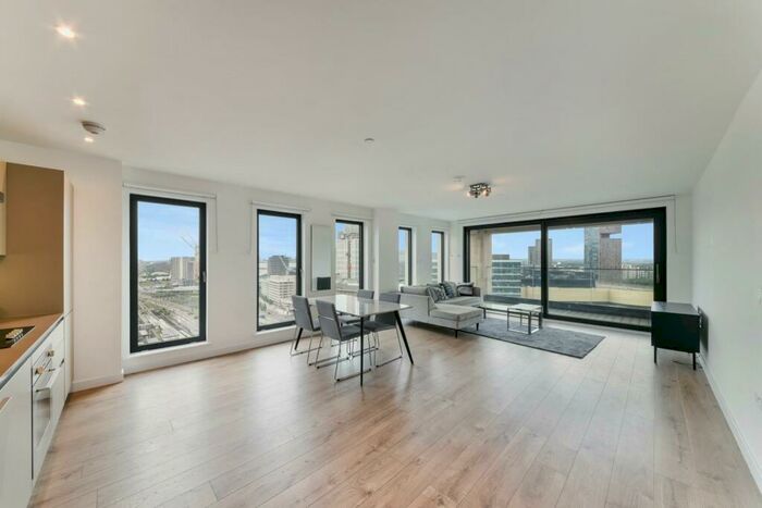 3 Bedroom Flat To Rent In Legacy Tower, Stratford, London, E15
