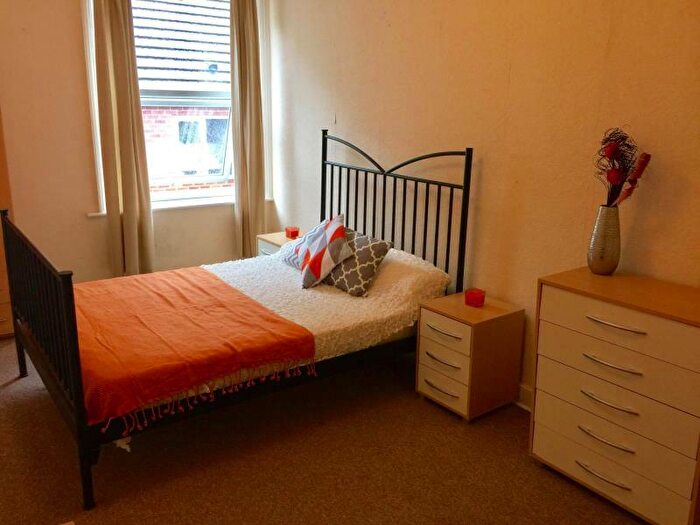 1 Bedroom Flat To Rent In Flat, North Grange Road, LS6