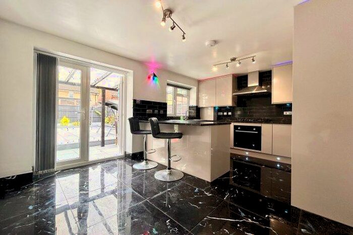 3 Bedroom Semi-Detached House To Rent In Latham Close, Dartford, DA2