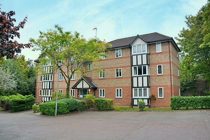 2 Bedroom Apartment To Rent In Deer Close, Hertford, SG13