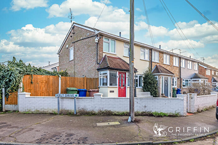 3 Bedroom End Of Terrace House For Sale In Beechcroft Avenue, Linford, Stanford-Le-Hope, SS17