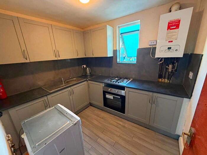 5 Bedroom Flat To Rent In Romford Road, London, E7