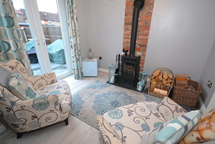 4 Bedroom Semi-Detached House For Sale In Thamesbrook, Hull, HU7