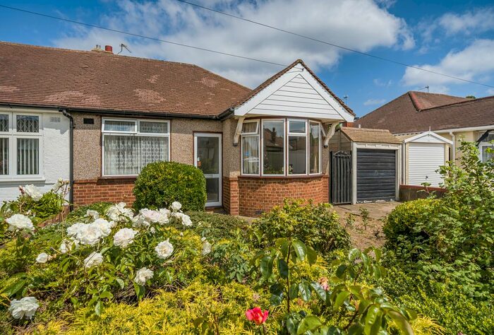 2 Bedroom Bungalow For Sale In Hammond Ave, Mitcham, Surrey, CR4