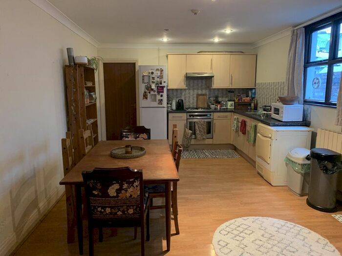 2 Bedroom Flat To Rent In Ninian Road, Roath, Cardiff CF23