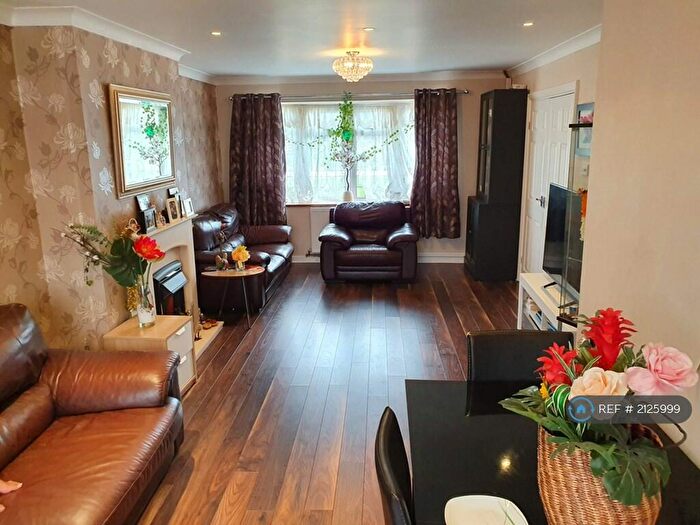 3 Bedroom End Of Terrace House To Rent In Waveney Drive, Chelmsford, CM1