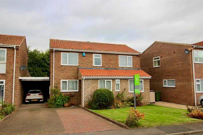 4 Bedroom Link Detached House For Sale In The Yew Walk, Long Newton, Stockton-On-Tees TS21