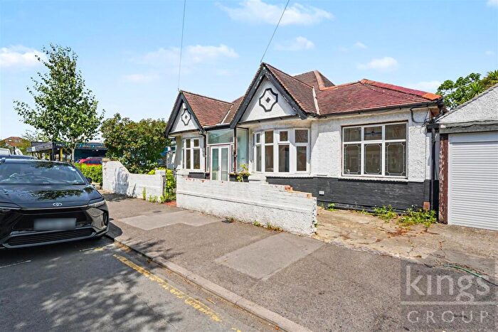 4 Bedroom Bungalow For Sale In Loxham Road, London, E4