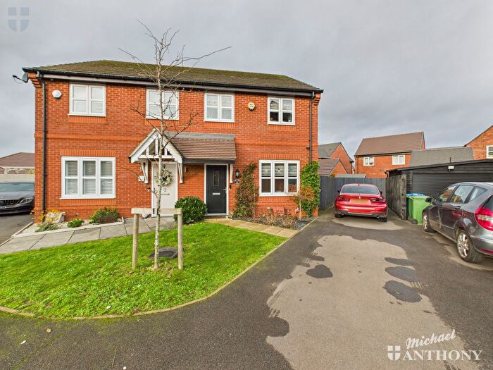 3 Bedroom Semi Detached House For Sale In Beethoven Drive, Aylesbury, Buckinghamshire, HP21