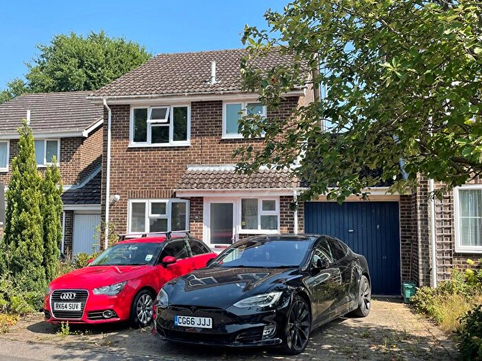 3 Bedroom Link Detached House To Rent In High Ridge, Godalming, Surrey, GU7