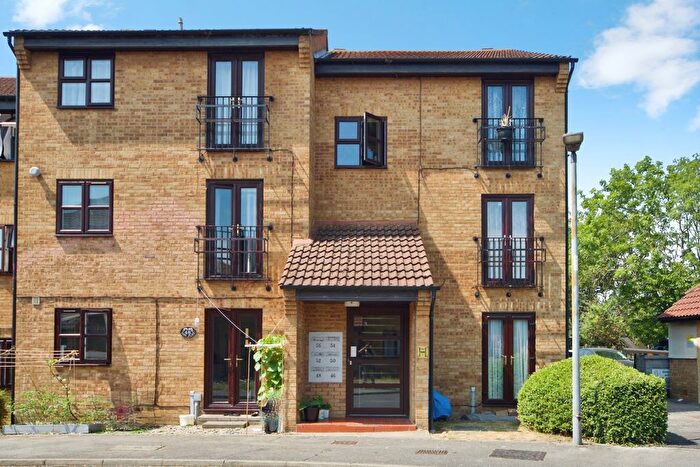 1 Bedroom Flat For Sale In York Place, Shafter Road, Dagenham, Essex, RM10