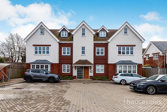 2 Bedroom Flat For Sale In Melbury Court, Poole, BH16