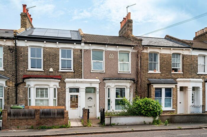 2 Bedroom Flat For Sale In Nutcroft Road, Peckham, London, SE15