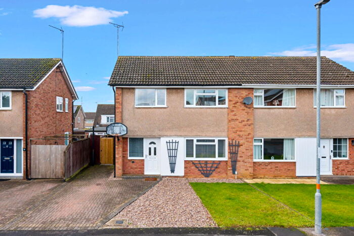 3 Bedroom Semi Detached House For Sale In St.Chads Close, Kettering, NN15