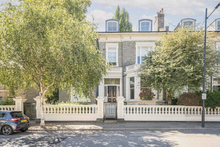 3 Bedroom Flat To Rent In Addison Crescent, London, W14