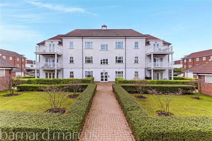 2 Bedroom Flat To Rent In Beaumont Drive, Worcester Park KT4