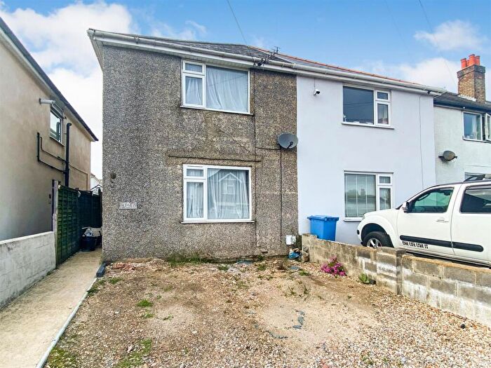 3 Bedroom Semi-Detached House For Sale In Ringwood Road, Poole, BH14