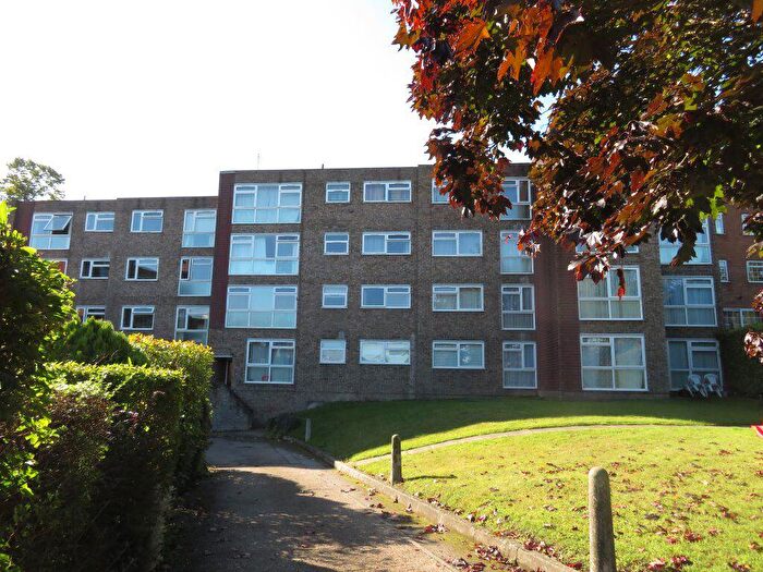 2 Bedroom Flat To Rent In Buckhurst Hill, IG9