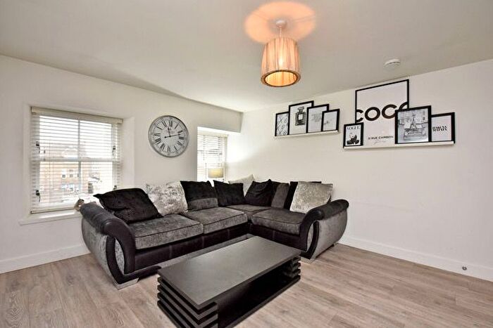 2 Bedroom Flat To Rent In Union Street, City Centre, Aberdeen, AB10