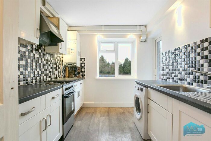3 Bedroom Flat To Rent In Green Avenue, Mill Hill, NW7