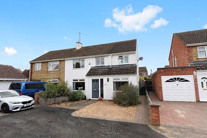 4 Bedroom Semi-Detached House For Sale In Stuart Close, Godmanchester, PE29